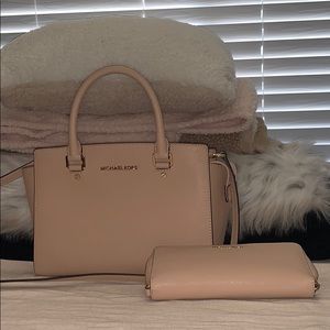Beautiful Michael Kors Purse and Wallet!